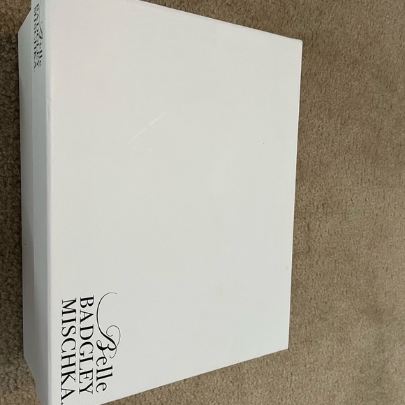 NEW BELLE Badgley Mishka Silver Heels - Picture 4 of 5